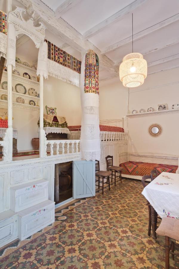 Traditional Karpathian House Menetai Luaran gambar